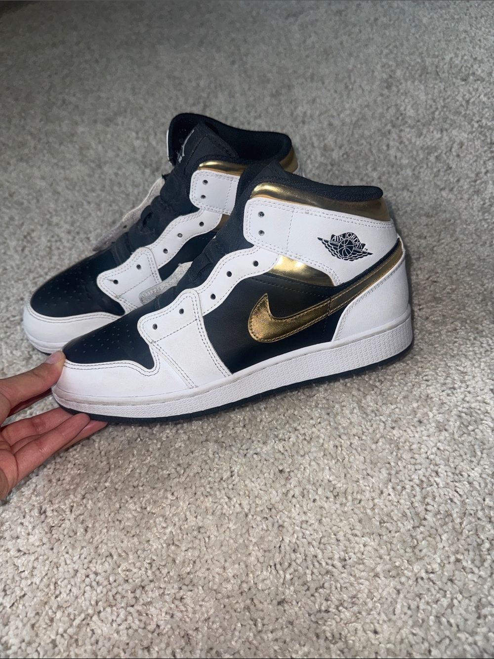 Nike Air Jordan 1 Mid Black White Metallic Gold